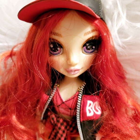 Rainbow High Doll Ruby Anderson with Outfits Series One - Picture 7 of 7